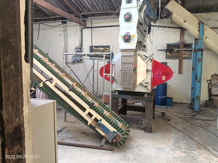 Installation of the poultry feed pellet mills (3)
