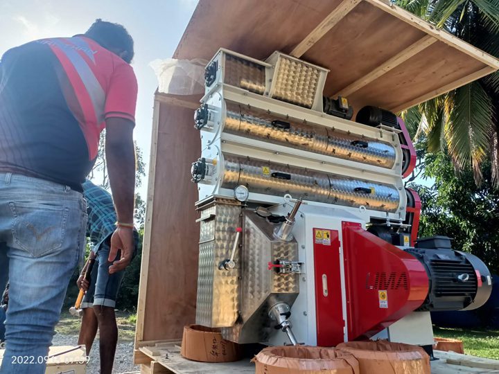 Ring-die poultry feed pellet machine arrived in Sri Lanka